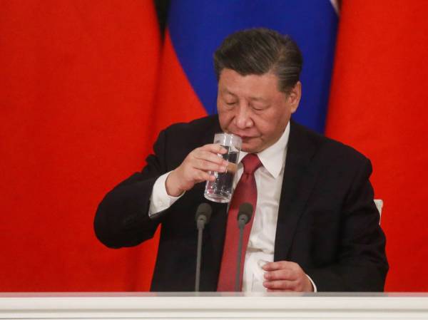 Си Цзиньпин сделал "нелегкое" признание: "Неизбежно столкнемся со встречными ветрами"