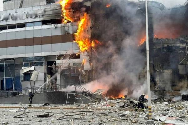 Власти Днепропетровска сообщили о пожаре на предприятии после взрывов