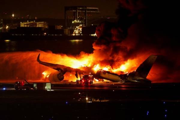 Kyodo: самолеты в аэропорту Токио могли столкнуться из-за недопонимания