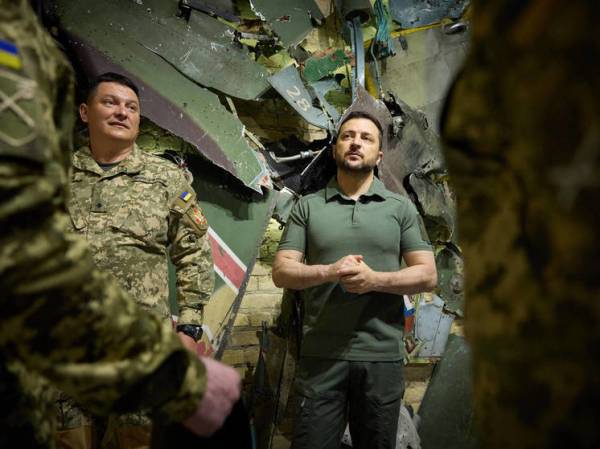 В Киеве уничтожены склады фабрики военной одежды, которую носит Зеленский