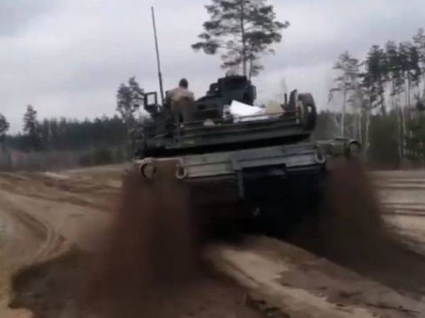 Появилось видео американского танка Абрамс на Украине