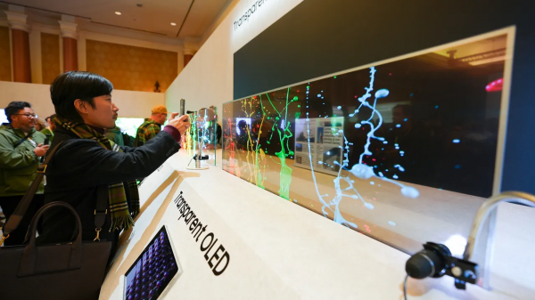«Словно смотришь на голограмму, которая парит в воздухе»: Samsung представила первый в мире прозрачный экран на microLED