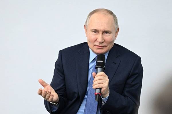 «Спасибо зарядке, а не таблеткам». Путин ответил на вопрос о своем здоровье