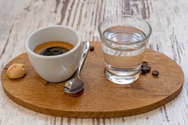Вода бодрее кофе. Эксперты назвали 5 продуктов, которые побеждают стресс