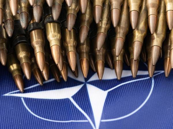 Киев хочет привлечь НАТО к охране морских коридоров в Черном море