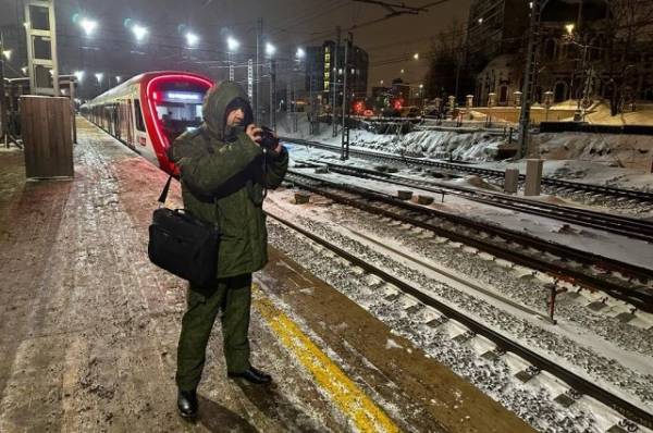 СК возбудил дело после гибели трех человек под колесами поезда в Москве