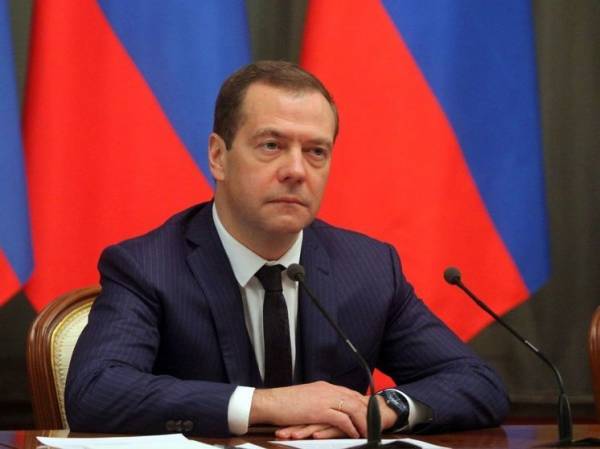 Медведев связал удары США по йеменским хуситам с руководством Украины