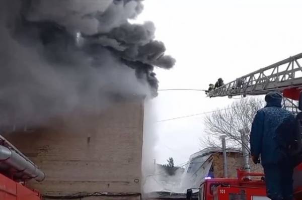 В Челябинской области произошел пожар в деревообрабатывающем цеху