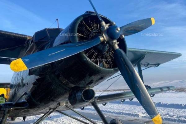 Самолет Ан-2 вынужденно сел в аэропорту Кызыла из-за неисправности