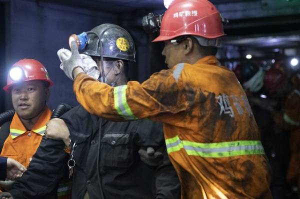В КНР в результате аварии на угольной шахте погибли восемь человек