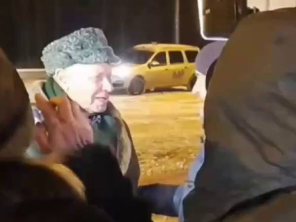 Видео встречи в Псковской области высланного из Латвии военного пенсионера появилось в соцсетях