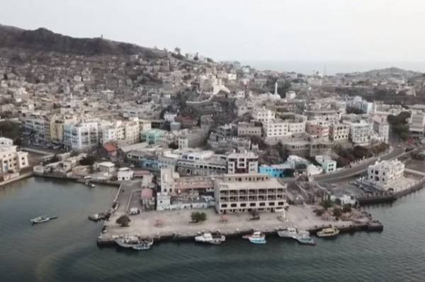 Американское судно атаковали ракетой у берегов Йемена