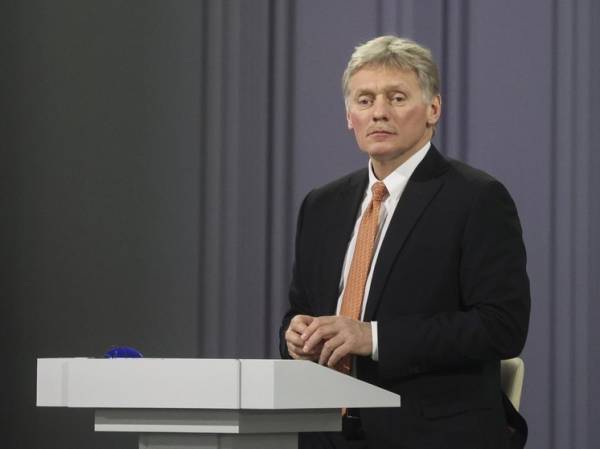 В Кремле назвали "абсолютным позором" высылку пенсионеров из стран Балтии