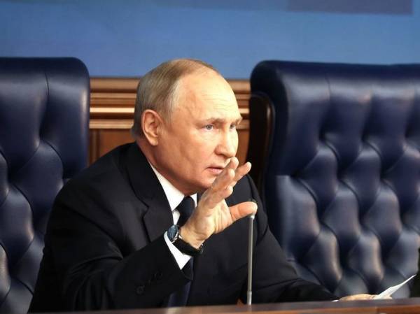 Путин предупредил о связи депортации россиян из Латвии с безопасностью РФ
