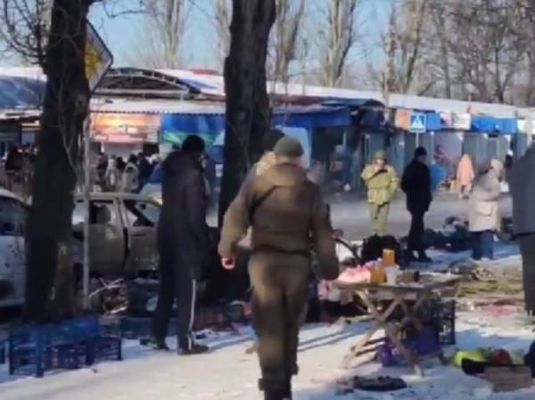 Местные жители рассказали об обстреле рынка Донецка: «Дым столбом, выбиты стекла»