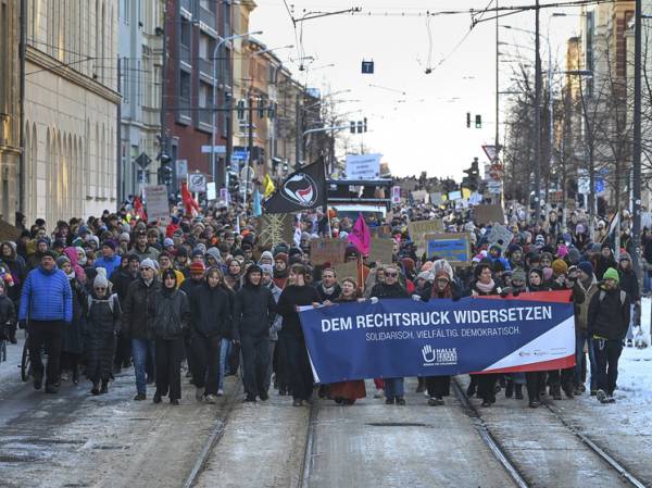 Обсуждавшиеся планы депортации беженцев в Германии вызвали массовые демонстрации