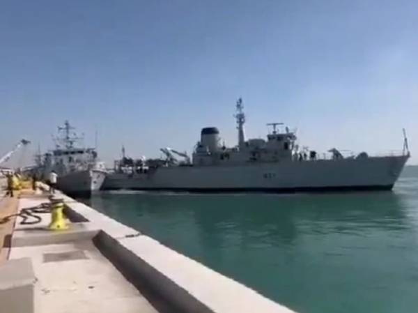 После жесткого столкновения двух британских военных кораблей в Бахрейне начато расследование
