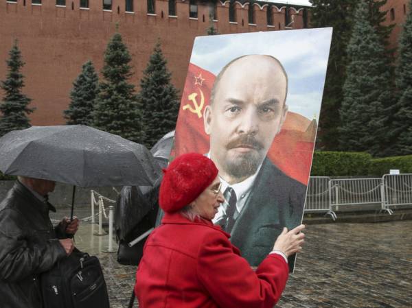Слуцкий призвал исполнить предсмертное пожелание Ленина