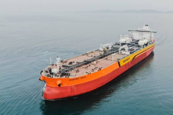 Транзит судов через Босфор приостановлен из-за шедшего из России танкера