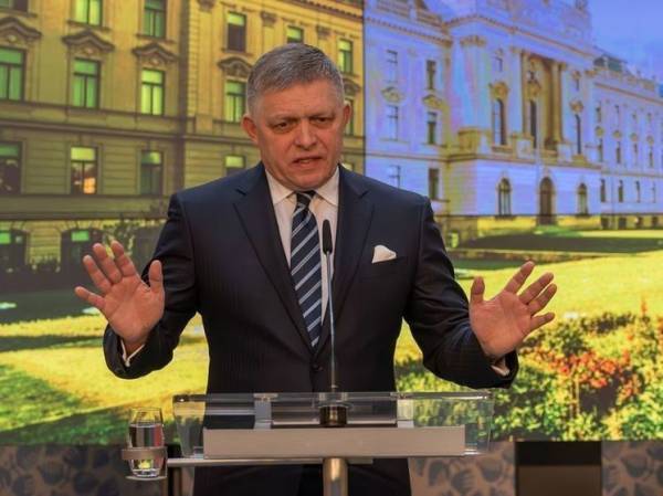 "Не верю в военное решение": премьер Словакии рассказал о встрече со Шмыгалем