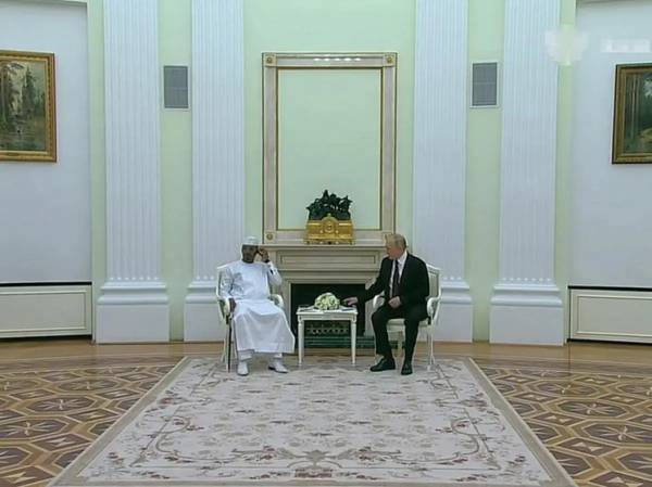 Путин рассказал президенту Чада о тревоге из-за ситуации в его стране