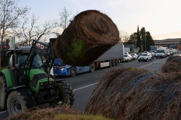 Французские фермеры перекрыли для фур подъезд к переправе через Ла-Манш
