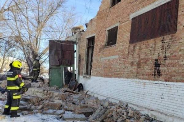 Из-под завалов насосной станции в Новотроицке спасены шесть человек