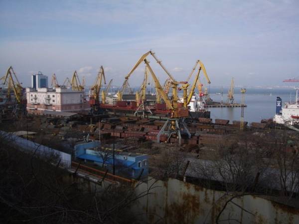 В Одессе по удар попал промышленный объект