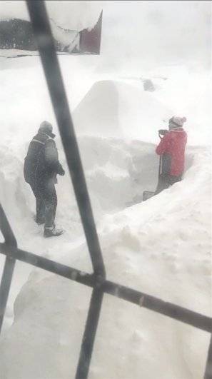 Тело мужчины нашли в заваленной снегом машине в Южно-Сахалинске