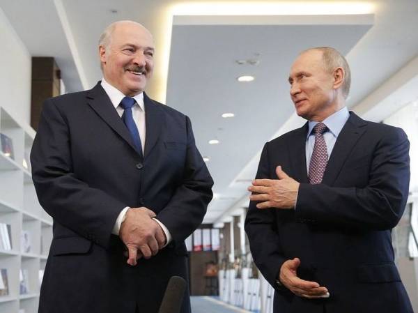 Путин лично возит приехавшего в Россию Лукашенко