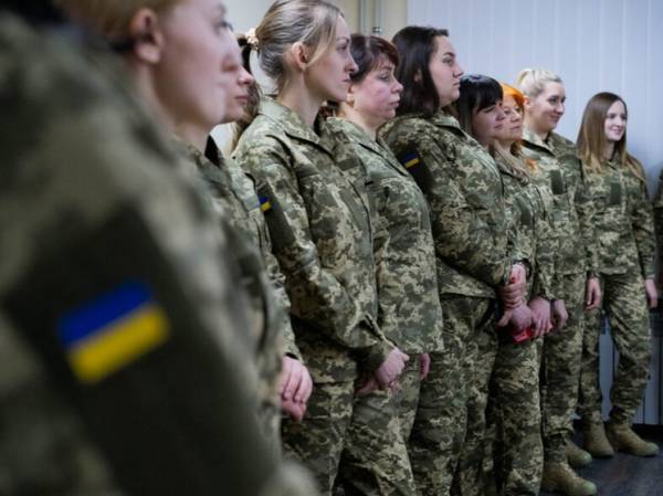 В ВСУ начали выдавать женскую военную форму