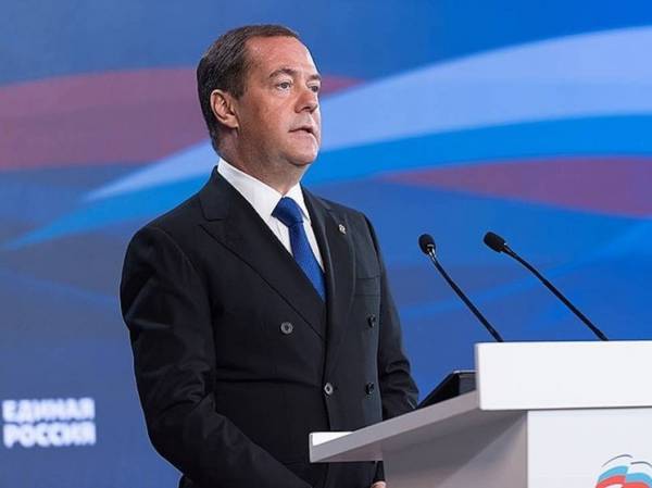Медведев, размышляя о западной несистемной оппозиции, вспомнил высказывание Лао Дзы