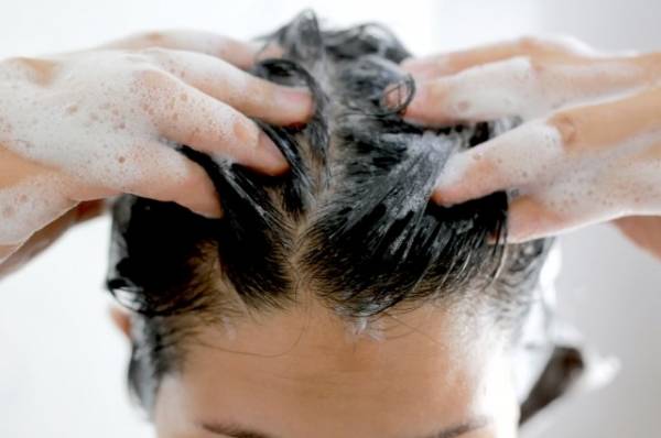 Сколько раз на самом деле нужно промывать голову: один или два?