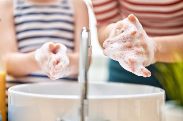 Почему вредно пользоваться сушилкой для рук в общественных местах?