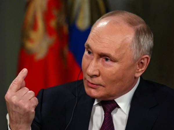 Западные СМИ услышали намек в интервью Путина Такеру Карлсону