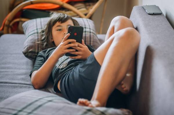 Цифровая зависимость. Эксперт дал 7 советов, как оградить детей от гаджетов