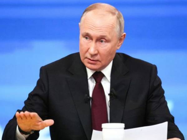 Путин поручил ускорить предоставление льгот и документов участникам СВО