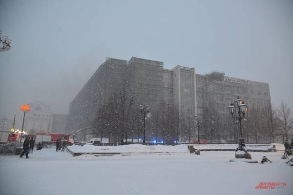 МЧС показало кадры пожара на территории здания «Известия Холл»