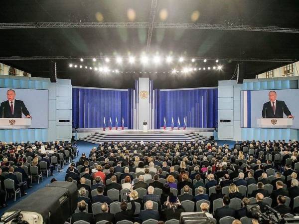 СМИ назвали дату проведения послания президента России Путина Федеральному собранию