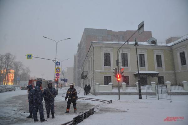Сотрудники МЧС ликвидировали пожар в здании «Известия холл» в Москве