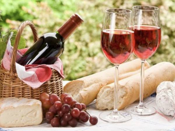 Экспорт французского вина сократился из-за проблем в двух регионах