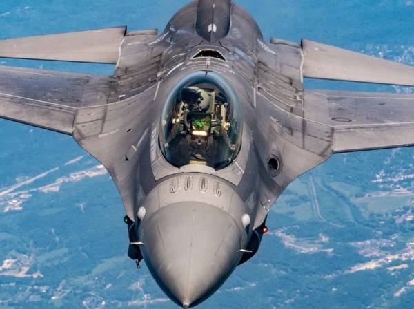 Премьер-министр Нидерландов заявил о передаче Украине не менее 24 истребителей F-16