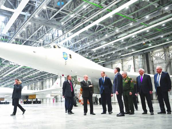 Путин посидел в "Минтимере Шаймиеве": в Казани показали четыре модернизированных "Белых лебедя"