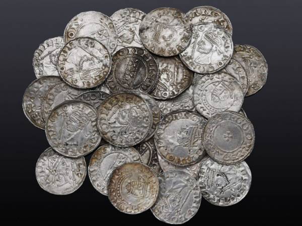 Клад из англосаксонских саксонских монет ушел за огромную сумму