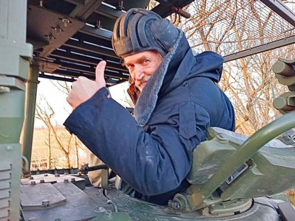 Никита Джигурда сел в танк и обучил бойцов Донбасса «мату по вертикали»