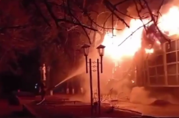 В Ростовской области загорелось административное здание
