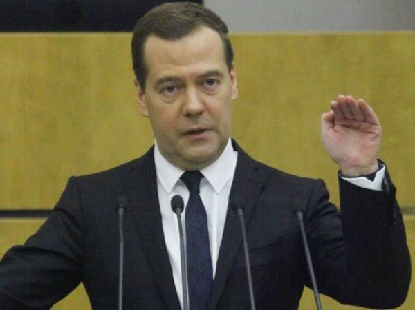Медведев назвал вновь актуальным лозунг "Смерть немецко-фашистским оккупантам"