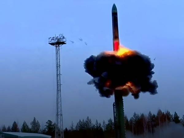 Россия уведомила американцев об учебно-боевом запуске баллистической ракеты "Ярс"