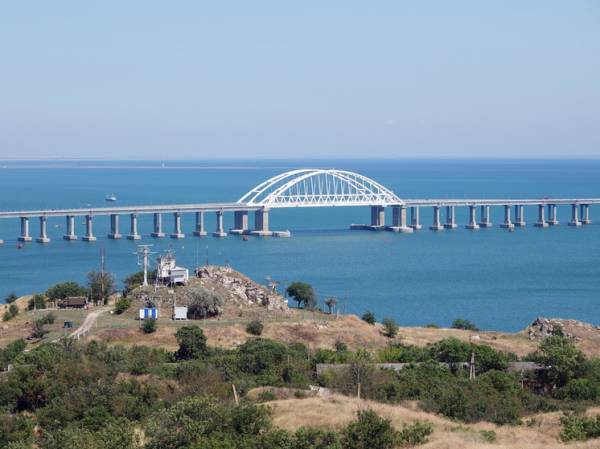 Движение по Крымскому мосту временно перекрыто