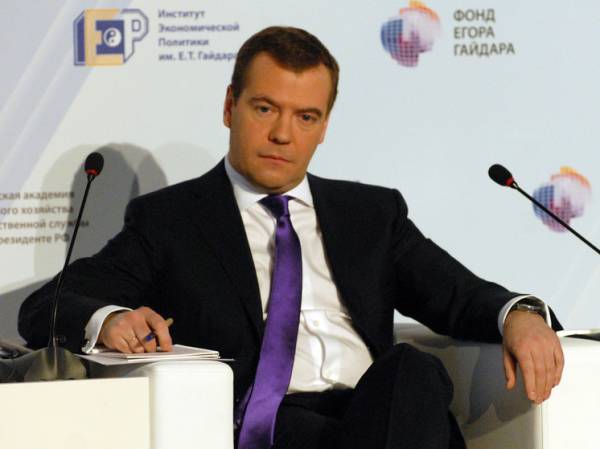 Медведев назвал условие начала переговоров с Киевом